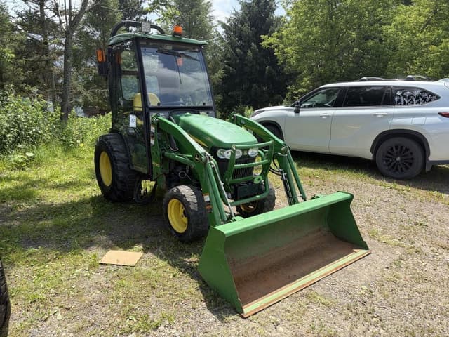 Image of John Deere 2032R equipment image 1
