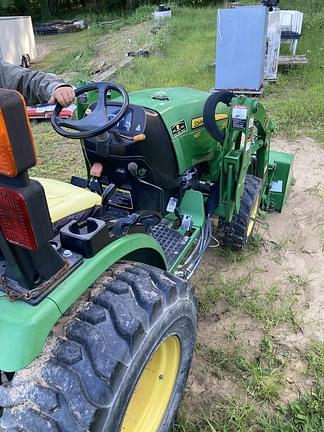 Image of John Deere 2032R equipment image 1