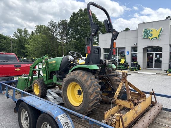 Image of John Deere 2032R equipment image 1