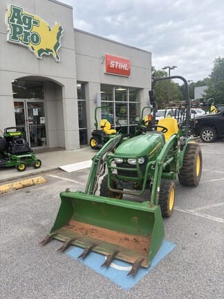 2015 John Deere 2032R Equipment Image0