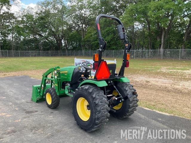 Image of John Deere 2032R equipment image 2