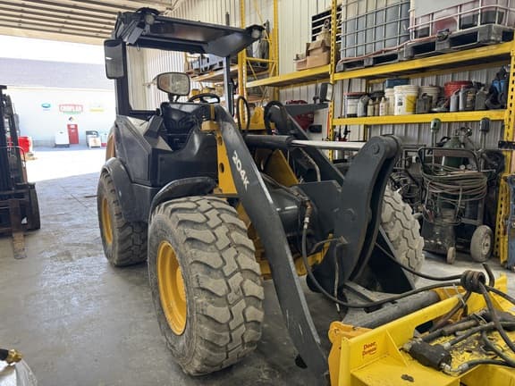 Image of John Deere 204K Primary image