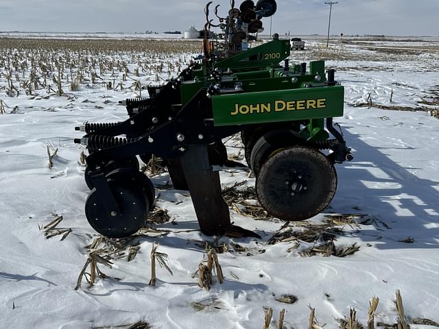 Image of John Deere 2100 equipment image 3