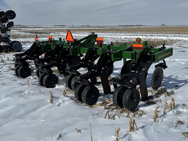 Image of John Deere 2100 equipment image 4