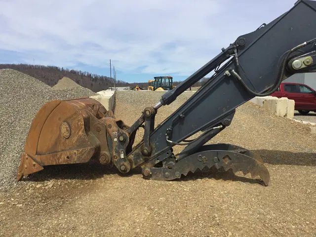 Image of John Deere 210G LC equipment image 1