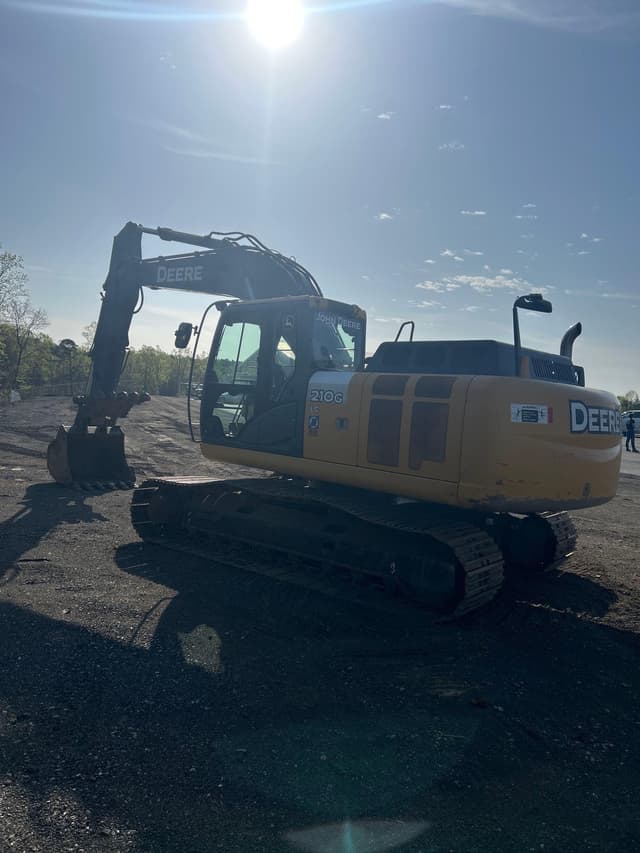 Image of John Deere 210G LC equipment image 3