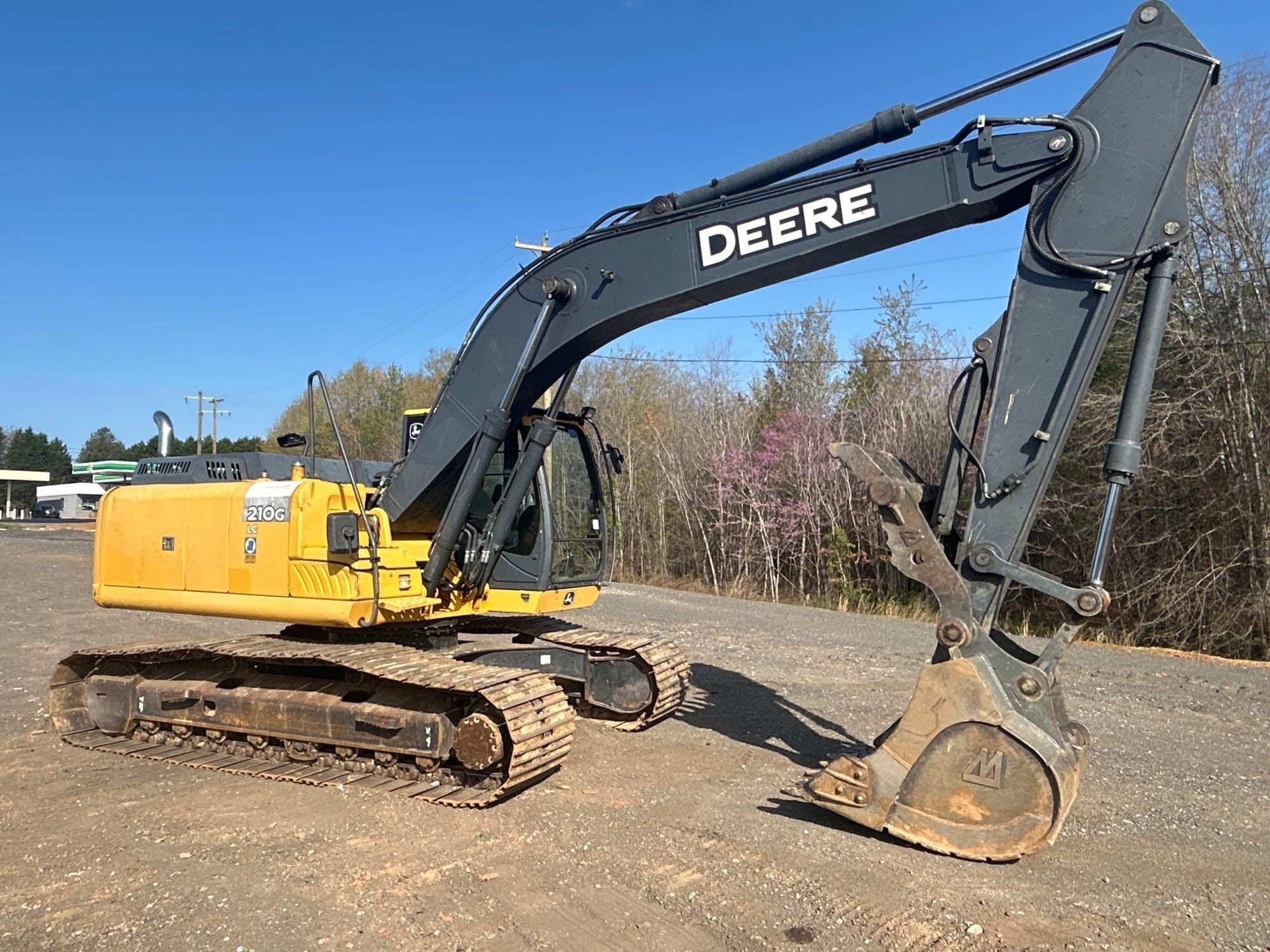 2015 John Deere 210G LC Equipment Image0