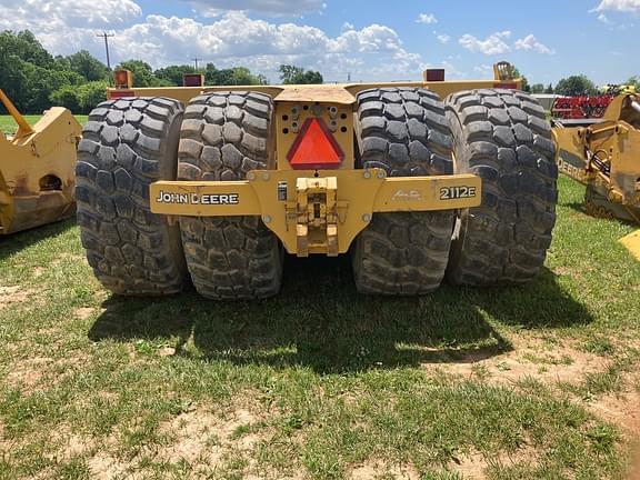 Image of John Deere 2112E equipment image 4