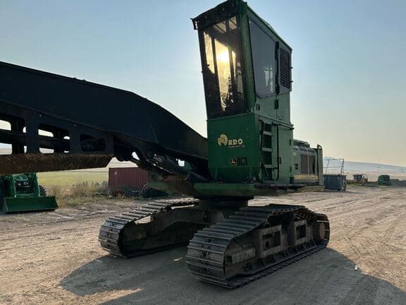 Image of John Deere 2154D equipment image 1