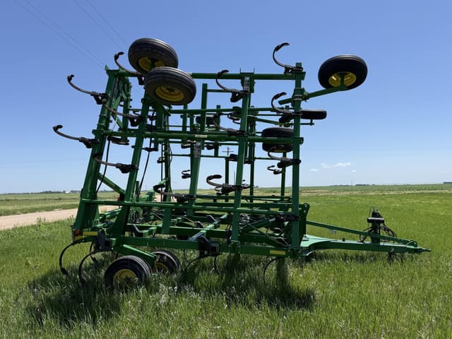 Image of John Deere 2210 equipment image 1