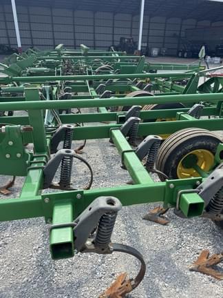 Image of John Deere 2210 equipment image 3