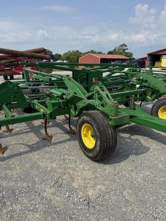 Image of John Deere 2210 equipment image 1
