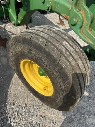 Image of John Deere 2210 equipment image 4