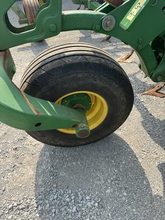 Image of John Deere 2210 equipment image 3
