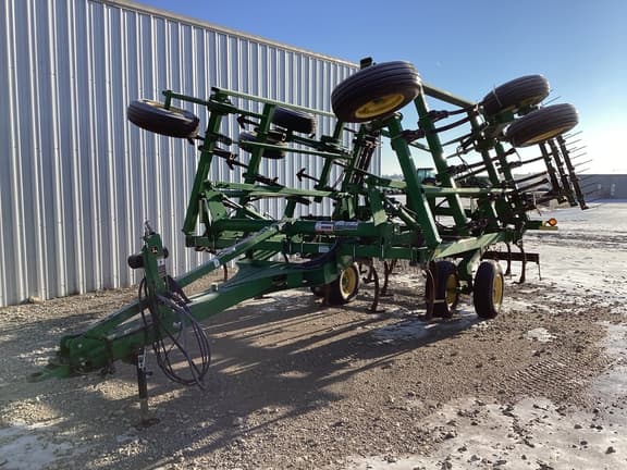 Image of John Deere 2210 equipment image 1