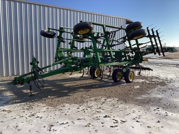 Image of John Deere 2210 equipment image 2