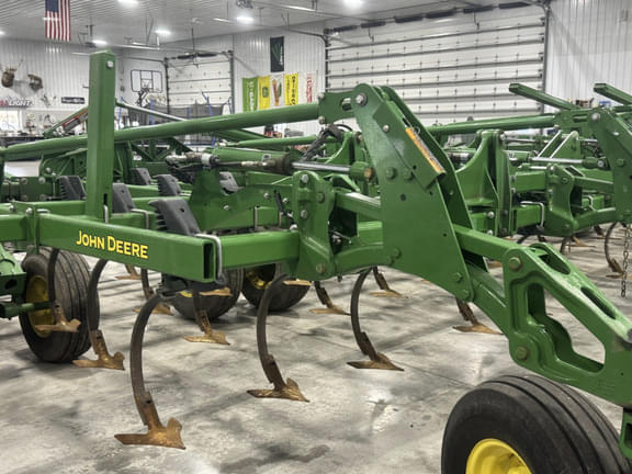 Image of John Deere 2210 equipment image 3