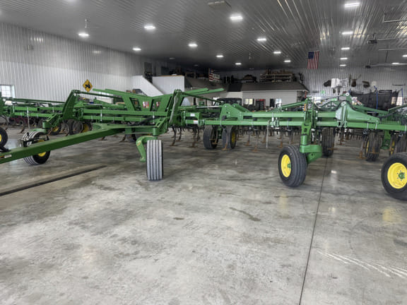 Main image John Deere 2210