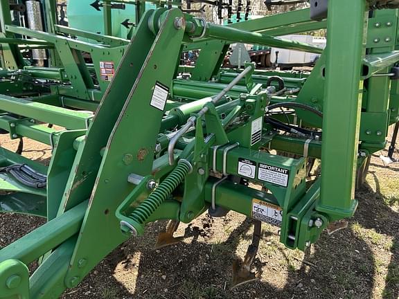 Image of John Deere 2210 equipment image 3