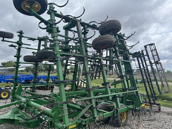 Image of John Deere 2210L equipment image 2