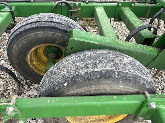 Image of John Deere 2210L equipment image 3