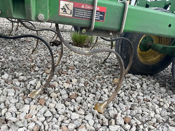 Image of John Deere 2210L equipment image 4
