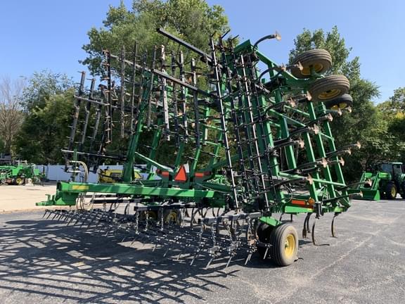 Image of John Deere 2210L equipment image 4