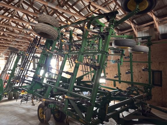 2015 John Deere 2210L Equipment Image0