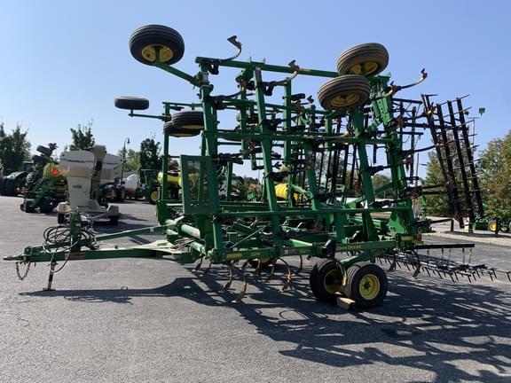 Image of John Deere 2210L equipment image 2