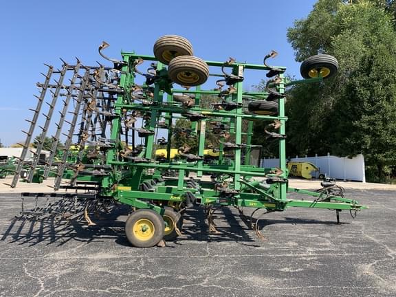 Image of John Deere 2210L equipment image 1