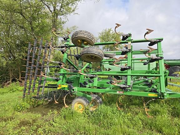 Image of John Deere 2210L Image 0