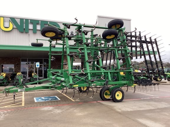 Image of John Deere 2210 equipment image 1