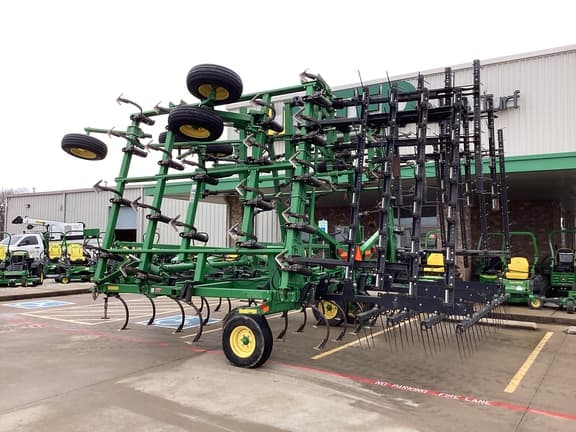 Image of John Deere 2210 equipment image 2