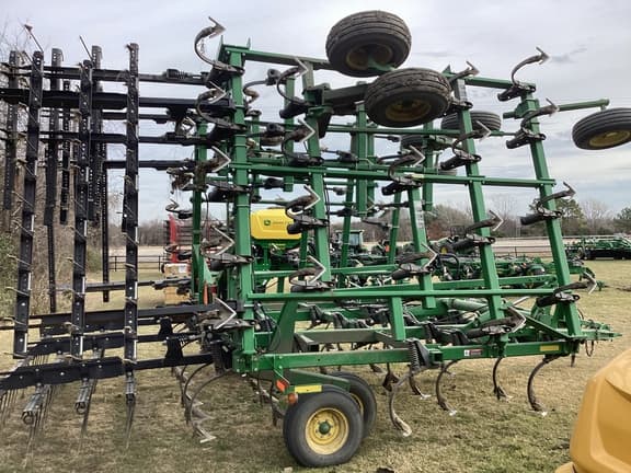 Image of John Deere 2210 equipment image 3