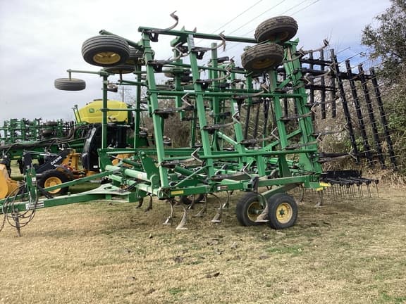 Image of John Deere 2210 equipment image 2