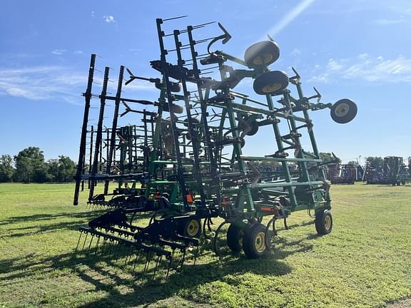 Image of John Deere 2410 equipment image 3