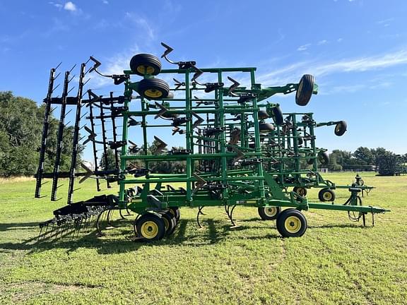 Image of John Deere 2410 equipment image 4