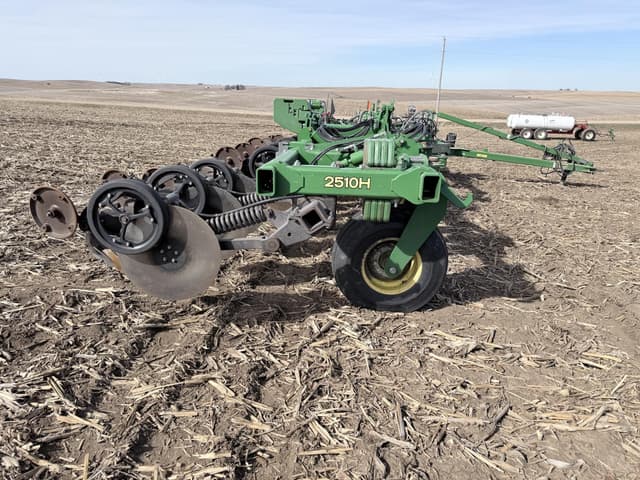 Image of John Deere 2510H equipment image 3