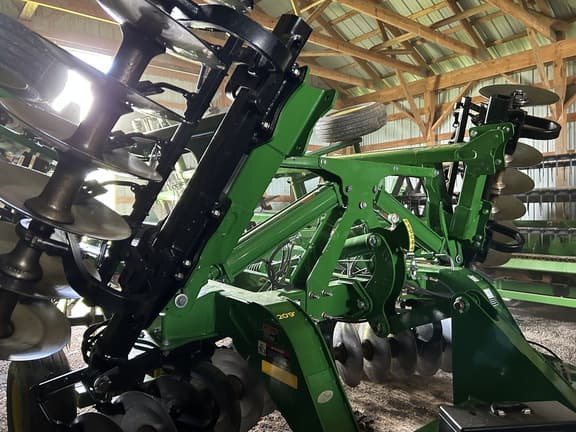 Image of John Deere 2623 equipment image 1