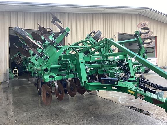 Image of John Deere 2730 equipment image 1