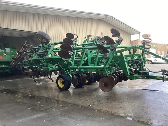 Image of John Deere 2730 equipment image 2
