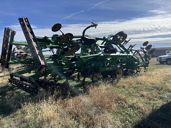 Image of John Deere 2730 equipment image 1