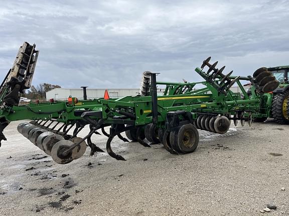 Image of John Deere 2730 equipment image 1
