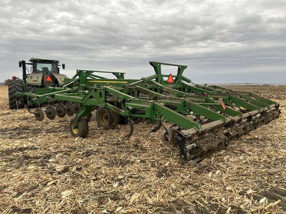 Image of John Deere 2730 equipment image 3