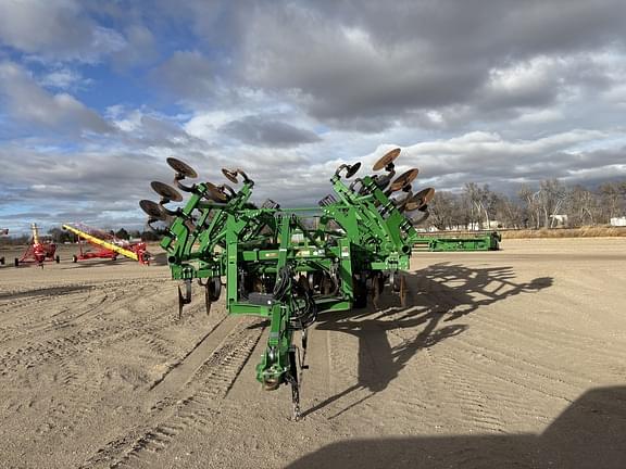 Image of John Deere 2730 equipment image 1