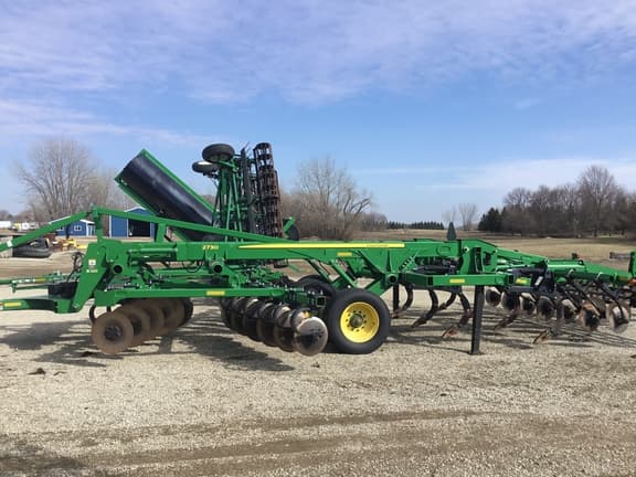 Image of John Deere 2730 equipment image 2