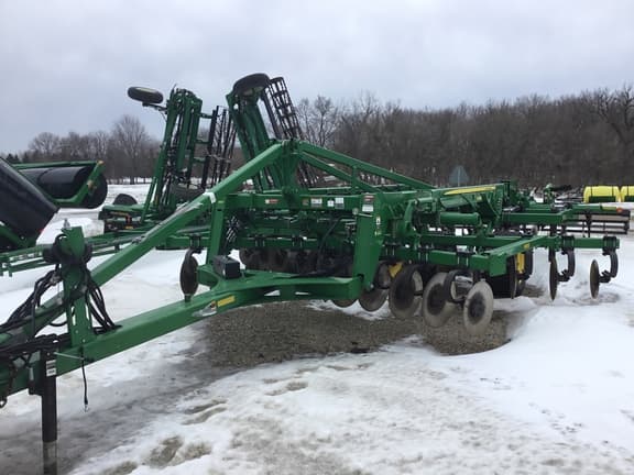 Image of John Deere 2730 equipment image 1