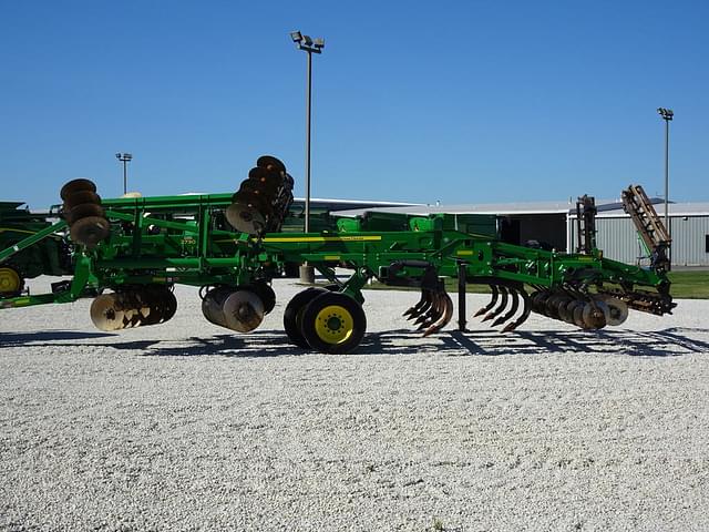 Image of John Deere 2730 equipment image 2