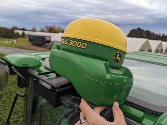 Image of John Deere StarFire 3000 equipment image 3