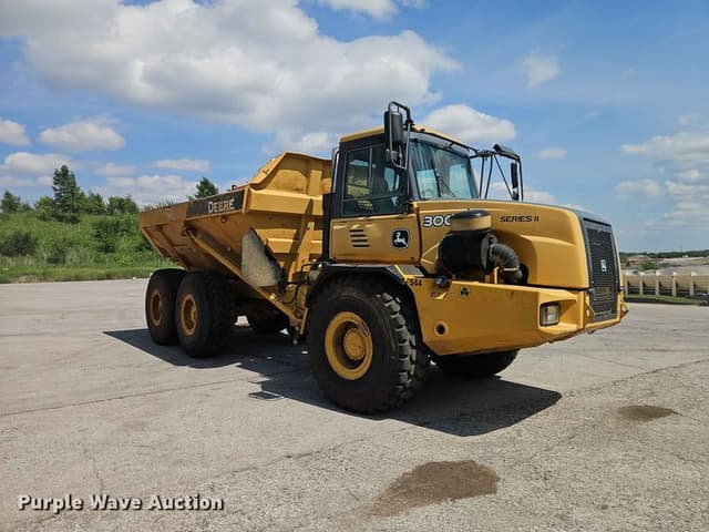 Image of John Deere 300D equipment image 2